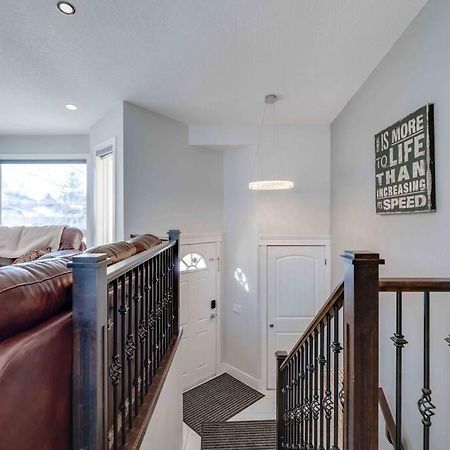 Rare Find Fully Renovated 6 Bedroom 3 Bath And Both Levels YYC Exterior foto